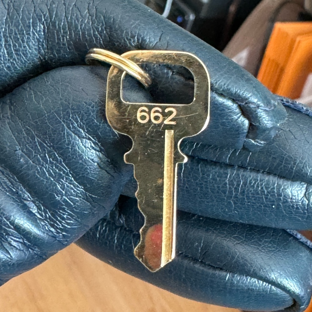 #662 Authentic LV key